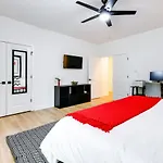 Charlotte Getaway With Yard - 3 Mi To Uptown!