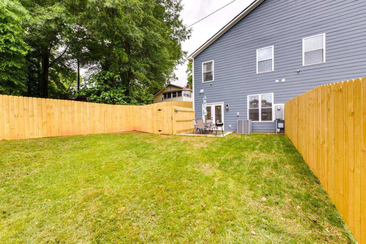 Getaway With Yard - 3 Mi To Uptown! Holiday home