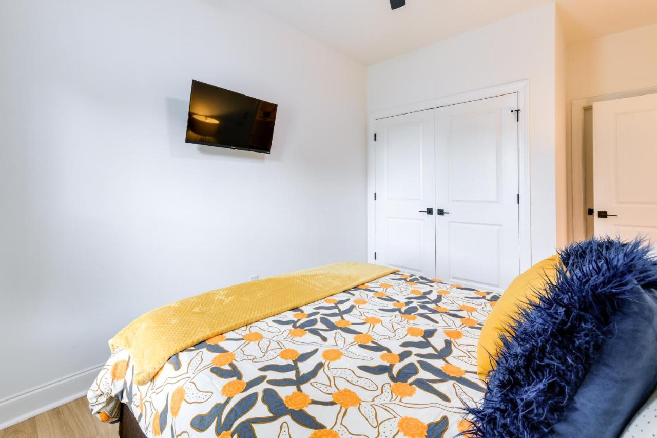 Getaway With Yard - 3 Mi To Uptown! Holiday home