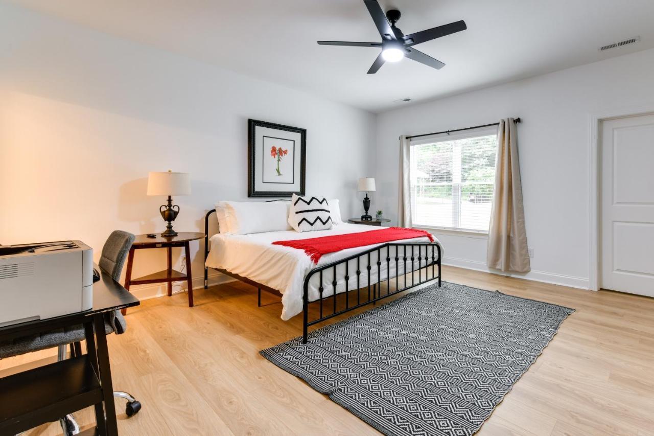 Holiday home Getaway With Yard - 3 Mi To Uptown! Charlotte